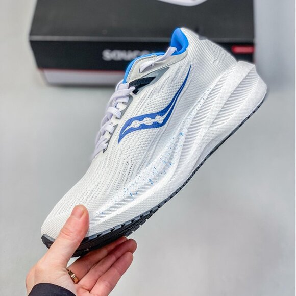 White Saucony Triumph 21 Shock & Absorbing Mesh Sneakers main image 4